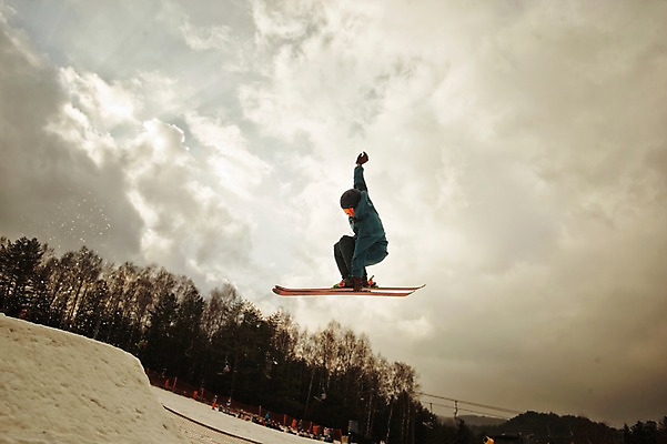 포토 JPG 주간 전신 남자 겨울 하늘 스키 스키장 고글 한명 성인 야외 30대 점프 한국인 헬멧 묘기 스키복 스키선수 용평스키장 성인남자한명만 장년남자한명만 국내포토 자연요소 1 옷 계절 모션 겨울스포츠 운동선수 사람 동양인 장년 보호장비 용평 남자한명만 성인남자만 장년남자만 파일형식