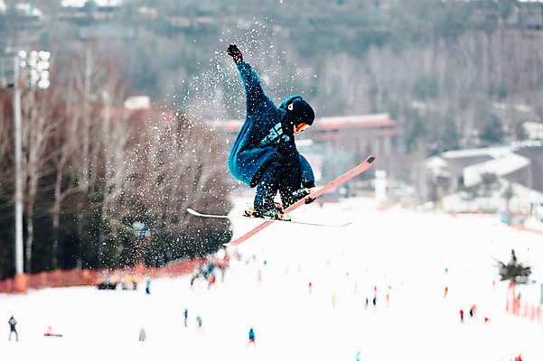 포토 JPG 주간 전신 남자 겨울 스키 스키장 고글 한명 성인 야외 30대 점프 한국인 헬멧 묘기 스키복 스키선수 용평스키장 성인남자한명만 장년남자한명만 국내포토 자연요소 1 옷 계절 모션 겨울스포츠 운동선수 사람 동양인 장년 보호장비 용평 남자한명만 성인남자만 장년남자만 파일형식