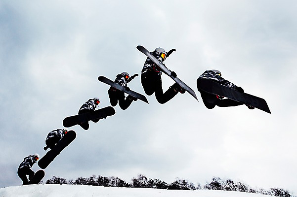 포토 JPG 주간 전신 남자 겨울 하늘 스키장 고글 한명 20대 성인 야외 점프 한국인 스노우보드 헬멧 묘기 스키복 스노우보더 순서 용평스키장 청년남자한명만 성인남자한명만 국내포토 자연요소 1 옷 계절 모션 스키 운동선수 사람 동양인 청년 보드_스포츠 보호장비 용평 남자한명만 성인남자만 청년남자만 파일형식