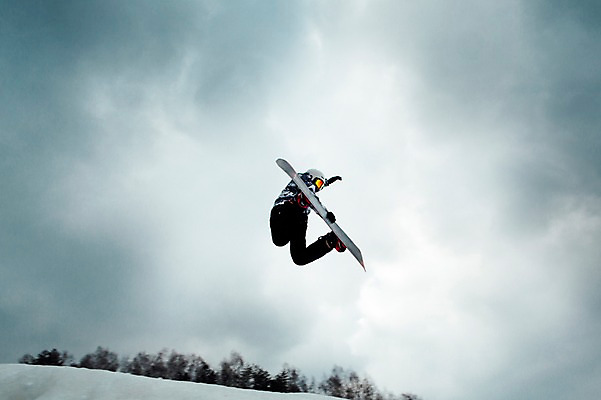 포토 JPG 주간 전신 남자 겨울 하늘 스키장 고글 한명 20대 성인 야외 점프 한국인 스노우보드 헬멧 묘기 스키복 스노우보더 용평스키장 청년남자한명만 성인남자한명만 국내포토 자연요소 1 옷 계절 모션 스키 운동선수 사람 동양인 청년 보드_스포츠 보호장비 용평 남자한명만 성인남자만 청년남자만 파일형식