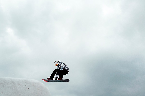 포토 JPG 주간 전신 남자 겨울 하늘 스키장 고글 한명 20대 성인 야외 점프 한국인 스노우보드 헬멧 묘기 스키복 스노우보더 용평스키장 청년남자한명만 성인남자한명만 국내포토 자연요소 1 옷 계절 모션 스키 운동선수 사람 동양인 청년 보드_스포츠 보호장비 용평 남자한명만 성인남자만 청년남자만 파일형식
