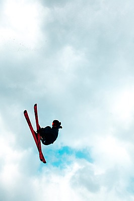 포토 JPG 주간 전신 남자 겨울 하늘 스키 스키장 고글 한명 성인 야외 30대 점프 한국인 헬멧 묘기 스키복 스키선수 용평스키장 성인남자한명만 장년남자한명만 국내포토 자연요소 1 옷 계절 모션 겨울스포츠 운동선수 사람 동양인 장년 보호장비 용평 남자한명만 성인남자만 장년남자만 파일형식