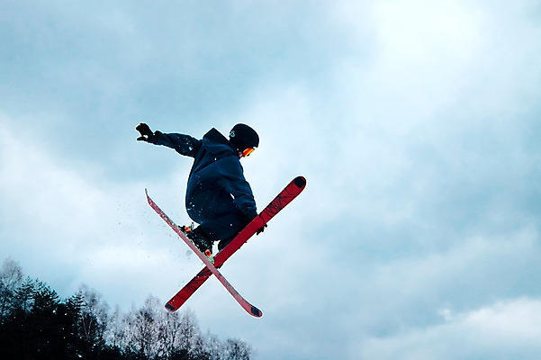포토 JPG 주간 전신 남자 겨울 하늘 스키 스키장 고글 한명 성인 야외 30대 점프 한국인 헬멧 묘기 스키복 스키선수 용평스키장 성인남자한명만 장년남자한명만 국내포토 자연요소 1 옷 계절 모션 겨울스포츠 운동선수 사람 동양인 장년 보호장비 용평 남자한명만 성인남자만 장년남자만 파일형식
