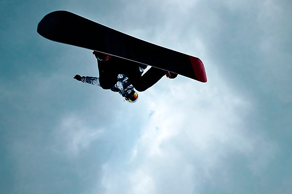 포토 JPG 주간 전신 남자 겨울 하늘 스키장 고글 한명 20대 성인 야외 점프 한국인 스노우보드 헬멧 묘기 스키복 스노우보더 용평스키장 청년남자한명만 성인남자한명만 국내포토 자연요소 1 옷 계절 모션 스키 운동선수 사람 동양인 청년 보드_스포츠 보호장비 용평 남자한명만 성인남자만 청년남자만 파일형식