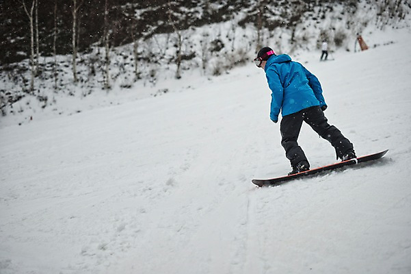 포토 JPG 주간 전신 남자 겨울 스키장 고글 한명 서기 야외 30대 설원 한국인 스노우보드 스키복 스노우보더 활강 용평스키장 성인남자한명만 장년남자한명만 국내포토 자연요소 1 옷 계절 모션 스키 운동선수 눈_날씨 사람 동양인 장년 보드_스포츠 용평 남자한명만 성인남자만 장년남자만 파일형식