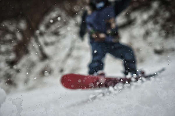 포토 JPG 주간 남자 겨울 스키장 한명 야외 30대 설원 한국인 스노우보드 소프트포커스 스키복 스노우보더 활강 눈보라 용평스키장 성인남자한명만 장년남자한명만 국내포토 자연요소 1 옷 계절 스키 운동선수 눈_날씨 촬영기법 사람 동양인 장년 보드_스포츠 용평 남자한명만 성인남자만 장년남자만 파일형식