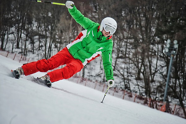 포토 JPG 주간 전신 남자 겨울 스키 스키장 고글 한명 서기 20대 야외 앞모습 설원 한국인 헬멧 스키복 스키선수 폴 활강 용평스키장 청년남자한명만 성인남자한명만 국내포토 자연요소 1 옷 계절 뷰포인트 모션 겨울스포츠 운동선수 눈_날씨 사람 동양인 청년 보호장비 스키용품 용평 남자한명만 성인남자만 청년남자만 파일형식