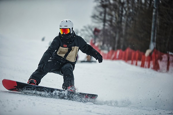포토 JPG 주간 남자 겨울 스키장 고글 한명 20대 야외 앞모습 설원 한국인 스노우보드 헬멧 스키복 스노우보더 활강 눈보라 용평스키장 청년남자한명만 성인남자한명만 국내포토 자연요소 1 옷 계절 뷰포인트 스키 운동선수 눈_날씨 사람 동양인 청년 보드_스포츠 보호장비 용평 남자한명만 성인남자만 청년남자만 파일형식