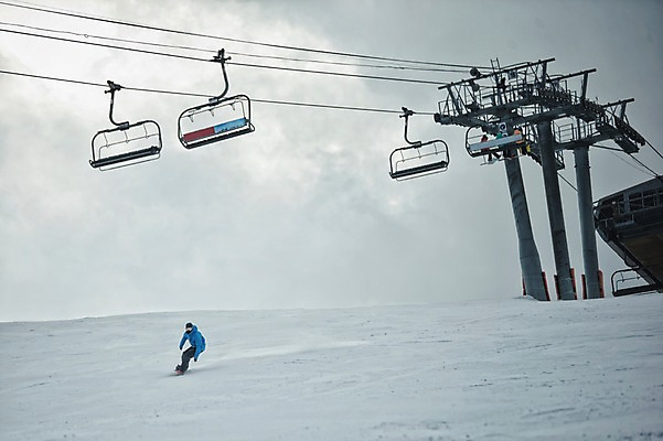 포토 JPG 주간 남자 겨울 스키장 고글 한명 야외 옆모습 30대 설원 한국인 스노우보드 스키복 리프트 스노우보더 활강 용평스키장 성인남자한명만 장년남자한명만 국내포토 자연요소 1 옷 계절 뷰포인트 스키 운동선수 눈_날씨 사람 동양인 장년 보드_스포츠 용평 남자한명만 성인남자만 장년남자만 파일형식