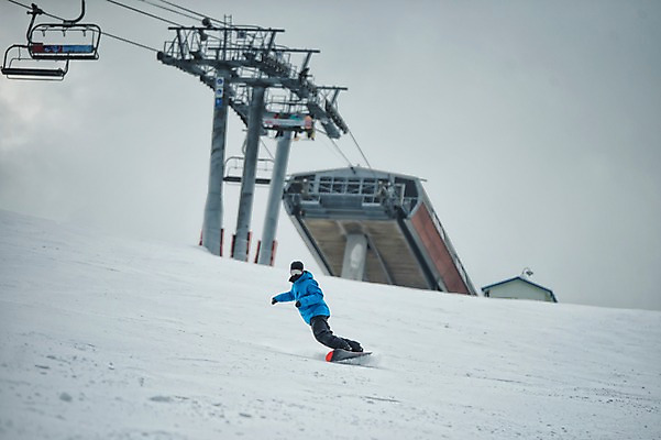 포토 자연요소 1 옷 계절 뷰포인트 스키 스키장 운동선수 눈_날씨 사람 동양인 장년 보드_스포츠 용평 남자한명만 성인남자만 장년남자만 파일형식 옆모습 설원 활강 스노우보드 스노우보더 한명 30대 리프트 주간 야외 스키복 한국인 남자 고글 JPG 겨울 성인남자한명만 장년남자한명만 용평스키장 국내포토