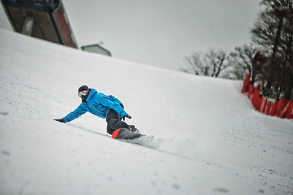 포토 JPG 주간 남자 겨울 스키장 고글 한명 야외 옆모습 30대 설원 한국인 스노우보드 스키복 스노우보더 활강 눈보라 용평스키장 성인남자한명만 장년남자한명만 국내포토 자연요소 1 옷 계절 뷰포인트 스키 운동선수 눈_날씨 사람 동양인 장년 보드_스포츠 용평 남자한명만 성인남자만 장년남자만 파일형식