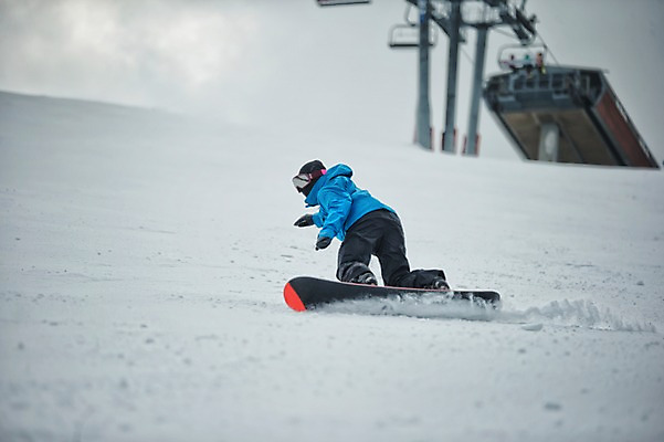 포토 JPG 주간 남자 겨울 스키장 고글 한명 야외 뒷모습 30대 설원 한국인 스노우보드 스키복 리프트 스노우보더 활강 눈보라 용평스키장 성인남자한명만 장년남자한명만 국내포토 자연요소 1 옷 계절 뷰포인트 스키 운동선수 눈_날씨 사람 동양인 장년 보드_스포츠 용평 남자한명만 성인남자만 장년남자만 파일형식