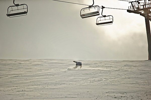 포토 JPG 주간 남자 겨울 스키장 한명 풍경 야외 30대 설원 한국인 스노우보드 스키복 리프트 스노우보더 활강 눈보라 용평스키장 성인남자한명만 장년남자한명만 겨울풍경 국내포토 자연요소 1 옷 계절 스키 운동선수 눈_날씨 사람 동양인 장년 보드_스포츠 용평 남자한명만 성인남자만 장년남자만 파일형식