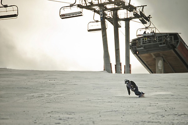 포토 JPG 주간 남자 겨울 스키장 고글 한명 풍경 야외 30대 설원 한국인 스노우보드 헬멧 스키복 리프트 스노우보더 활강 용평스키장 성인남자한명만 장년남자한명만 겨울풍경 국내포토 자연요소 1 옷 계절 스키 운동선수 눈_날씨 사람 동양인 장년 보드_스포츠 보호장비 용평 남자한명만 성인남자만 장년남자만 파일형식
