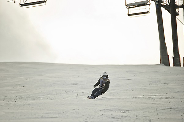 포토 JPG 주간 남자 겨울 스키장 고글 한명 풍경 야외 30대 설원 한국인 스노우보드 헬멧 스키복 리프트 스노우보더 활강 용평스키장 성인남자한명만 장년남자한명만 겨울풍경 국내포토 자연요소 1 옷 계절 스키 운동선수 눈_날씨 사람 동양인 장년 보드_스포츠 보호장비 용평 남자한명만 성인남자만 장년남자만 파일형식