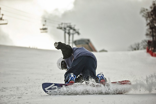 포토 JPG 주간 남자 겨울 스키장 고글 한명 야외 30대 설원 한국인 스노우보드 헬멧 스키복 스노우보더 활강 눈보라 용평스키장 성인남자한명만 장년남자한명만 국내포토 자연요소 1 옷 계절 스키 운동선수 눈_날씨 사람 동양인 장년 보드_스포츠 보호장비 용평 남자한명만 성인남자만 장년남자만 파일형식