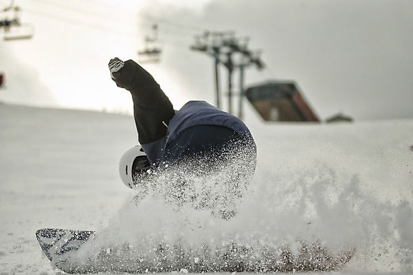 포토 JPG 주간 남자 겨울 스키장 고글 한명 야외 30대 설원 한국인 스노우보드 헬멧 스키복 스노우보더 활강 눈보라 용평스키장 성인남자한명만 장년남자한명만 국내포토 자연요소 1 옷 계절 스키 운동선수 눈_날씨 사람 동양인 장년 보드_스포츠 보호장비 용평 남자한명만 성인남자만 장년남자만 파일형식