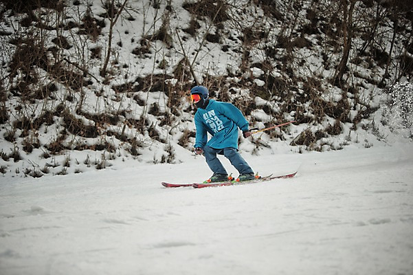 포토 JPG 주간 전신 남자 겨울 스키 스키장 고글 한명 서기 야외 옆모습 30대 설원 한국인 헬멧 스키복 스키선수 폴 활강 용평스키장 성인남자한명만 장년남자한명만 국내포토 자연요소 1 옷 계절 뷰포인트 모션 겨울스포츠 운동선수 눈_날씨 사람 동양인 장년 보호장비 스키용품 용평 남자한명만 성인남자만 장년남자만 파일형식