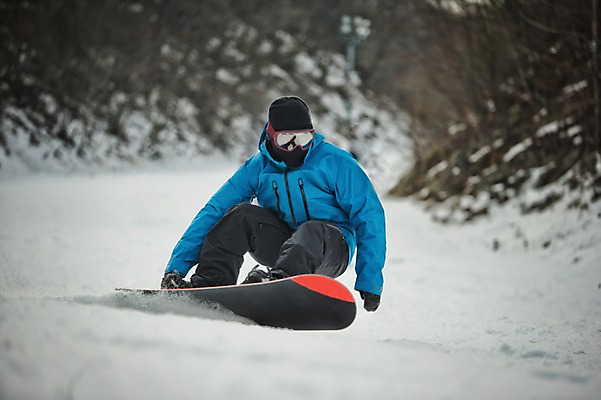 포토 JPG 주간 남자 겨울 스키장 고글 한명 야외 30대 설원 한국인 스노우보드 스키복 스노우보더 활강 용평스키장 성인남자한명만 장년남자한명만 국내포토 자연요소 1 옷 계절 스키 운동선수 눈_날씨 사람 동양인 장년 보드_스포츠 용평 남자한명만 성인남자만 장년남자만 파일형식