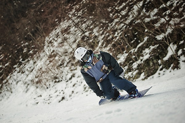 포토 JPG 주간 전신 남자 겨울 스키장 고글 한명 서기 야외 30대 설원 한국인 스노우보드 헬멧 스키복 스노우보더 활강 용평스키장 성인남자한명만 장년남자한명만 국내포토 자연요소 1 옷 계절 모션 스키 운동선수 눈_날씨 사람 동양인 장년 보드_스포츠 보호장비 용평 남자한명만 성인남자만 장년남자만 파일형식