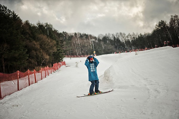 포토 JPG 주간 전신 남자 겨울 스키 스키장 고글 한명 서기 야외 30대 설원 한국인 헬멧 스키복 스키선수 용평스키장 성인남자한명만 장년남자한명만 국내포토 자연요소 1 옷 계절 모션 겨울스포츠 운동선수 눈_날씨 사람 동양인 장년 보호장비 용평 남자한명만 성인남자만 장년남자만 파일형식