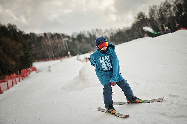 포토 JPG 주간 전신 남자 겨울 스키 스키장 고글 한명 서기 야외 30대 설원 한국인 헬멧 스키복 스키선수 용평스키장 성인남자한명만 장년남자한명만 국내포토 자연요소 1 옷 계절 모션 겨울스포츠 운동선수 눈_날씨 사람 동양인 장년 보호장비 용평 남자한명만 성인남자만 장년남자만 파일형식