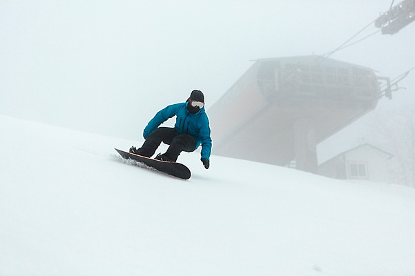 포토 JPG 주간 전신 남자 겨울 스키장 고글 한명 야외 30대 설원 한국인 스노우보드 스키복 스노우보더 활강 용평스키장 성인남자한명만 장년남자한명만 국내포토 자연요소 1 옷 계절 스키 운동선수 눈_날씨 사람 동양인 장년 보드_스포츠 용평 남자한명만 성인남자만 장년남자만 파일형식