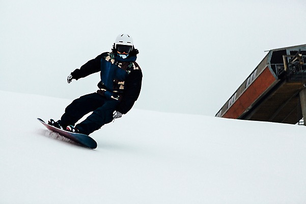 포토 JPG 주간 전신 남자 겨울 스키장 고글 한명 야외 30대 설원 한국인 스노우보드 헬멧 스키복 스노우보더 활강 용평스키장 성인남자한명만 장년남자한명만 국내포토 자연요소 1 옷 계절 스키 운동선수 눈_날씨 사람 동양인 장년 보드_스포츠 보호장비 용평 남자한명만 성인남자만 장년남자만 파일형식