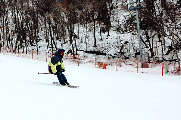 포토 JPG 주간 전신 남자 겨울 스키 스키장 고글 한명 서기 야외 옆모습 30대 설원 한국인 헬멧 스키복 스키선수 폴 활강 용평스키장 성인남자한명만 장년남자한명만 국내포토 자연요소 1 옷 계절 뷰포인트 모션 겨울스포츠 운동선수 눈_날씨 사람 동양인 장년 보호장비 스키용품 용평 남자한명만 성인남자만 장년남자만 파일형식