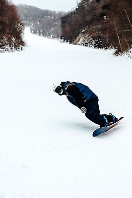 포토 JPG 주간 남자 겨울 스키장 고글 한명 야외 30대 설원 한국인 스노우보드 헬멧 스키복 스노우보더 활강 용평스키장 성인남자한명만 장년남자한명만 국내포토 자연요소 1 옷 계절 스키 운동선수 눈_날씨 사람 동양인 장년 보드_스포츠 보호장비 용평 남자한명만 성인남자만 장년남자만 파일형식