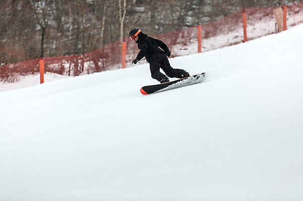 포토 JPG 주간 남자 40대 겨울 스키장 고글 한명 야외 설원 한국인 스노우보드 헬멧 스키복 스노우보더 활강 용평스키장 성인남자한명만 중년남자한명만 국내포토 자연요소 1 옷 계절 중년 스키 운동선수 눈_날씨 사람 동양인 보드_스포츠 보호장비 용평 남자한명만 성인남자만 중년남자만 파일형식