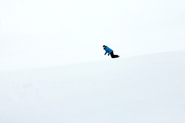 포토 JPG 주간 남자 겨울 스키장 고글 한명 야외 옆모습 30대 설원 한국인 스노우보드 스키복 스노우보더 활강 용평스키장 성인남자한명만 장년남자한명만 국내포토 자연요소 1 옷 계절 뷰포인트 스키 운동선수 눈_날씨 사람 동양인 장년 보드_스포츠 용평 남자한명만 성인남자만 장년남자만 파일형식