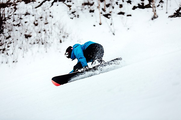 포토 JPG 주간 남자 겨울 스키장 고글 한명 야외 30대 설원 한국인 스노우보드 스키복 스노우보더 활강 눈보라 용평스키장 성인남자한명만 장년남자한명만 국내포토 자연요소 1 옷 계절 스키 운동선수 눈_날씨 사람 동양인 장년 보드_스포츠 용평 남자한명만 성인남자만 장년남자만 파일형식