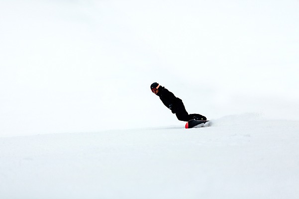 포토 JPG 주간 남자 40대 겨울 스키장 고글 한명 야외 옆모습 설원 한국인 스노우보드 헬멧 스키복 스노우보더 활강 용평스키장 성인남자한명만 중년남자한명만 국내포토 자연요소 1 옷 계절 뷰포인트 중년 스키 운동선수 눈_날씨 사람 동양인 보드_스포츠 보호장비 용평 남자한명만 성인남자만 중년남자만 파일형식
