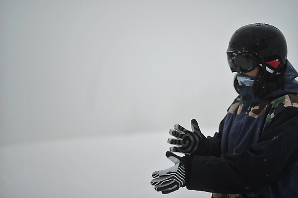 포토 JPG 주간 남자 겨울 스키장 고글 한명 상반신 야외 옆모습 30대 설원 한국인 헬멧 스키복 스노우보더 용평스키장 성인남자한명만 장년남자한명만 국내포토 자연요소 1 옷 계절 뷰포인트 스키 운동선수 눈_날씨 사람 동양인 장년 보호장비 용평 남자한명만 성인남자만 장년남자만 파일형식