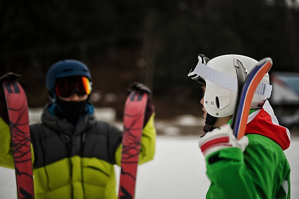포토 JPG 주간 남자 겨울 스키 스키장 고글 상반신 20대 야외 두명 앞모습 옆모습 아웃포커스 30대 한국인 헬멧 스키복 스키선수 용평스키장 성인남자만 국내포토 자연요소 옷 계절 뷰포인트 겨울스포츠 운동선수 촬영기법 사람 동양인 청년 장년 보호장비 용평 남자만 성인만 파일형식