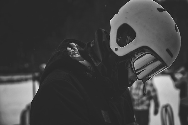 포토 JPG 주간 남자 겨울 스키장 고글 흑백 한명 상반신 20대 야외 옆모습 한국인 헬멧 스키복 스노우보더 용평스키장 청년남자한명만 성인남자한명만 국내포토 자연요소 1 옷 계절 뷰포인트 스키 운동선수 촬영기법 사람 동양인 청년 보호장비 용평 남자한명만 성인남자만 청년남자만 파일형식