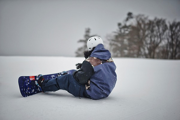 포토 JPG 주간 전신 남자 겨울 스키장 한명 앉기 야외 옆모습 30대 설원 한국인 스노우보드 헬멧 스키복 스노우보더 용평스키장 성인남자한명만 장년남자한명만 국내포토 자연요소 1 옷 계절 뷰포인트 모션 스키 운동선수 눈_날씨 사람 동양인 장년 보드_스포츠 보호장비 용평 남자한명만 성인남자만 장년남자만 파일형식