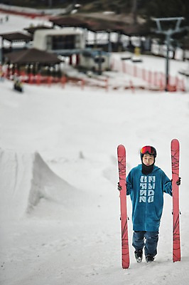 포토 JPG 주간 전신 남자 겨울 스키 스키장 고글 한명 서기 야외 앞모습 30대 설원 한국인 헬멧 스키복 스키선수 용평스키장 성인남자한명만 장년남자한명만 국내포토 자연요소 1 옷 계절 뷰포인트 모션 겨울스포츠 운동선수 눈_날씨 사람 동양인 장년 보호장비 용평 남자한명만 성인남자만 장년남자만 파일형식