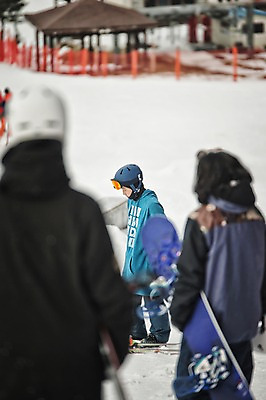 포토 JPG 주간 전신 남자 겨울 스키 스키장 고글 서기 들기 상반신 야외 옆모습 뒷모습 세명 30대 설원 한국인 스노우보드 헬멧 스키복 스키선수 스노우보더 용평스키장 성인남자만 국내포토 자연요소 옷 계절 뷰포인트 모션 겨울스포츠 운동선수 눈_날씨 사람 동양인 장년 보드_스포츠 보호장비 용평 남자만 성인만 파일형식