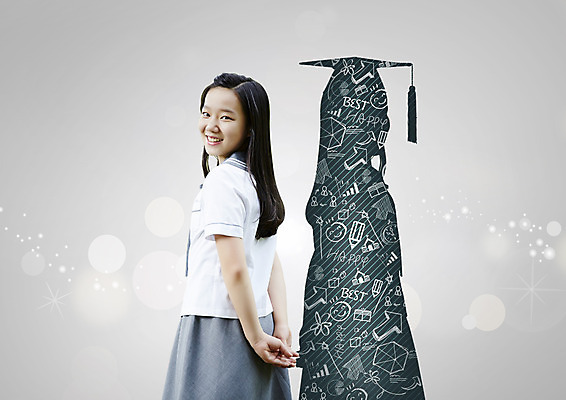 PSD 편집이미지 학생 여자 교육 교복 학사모 졸업 청소년 그림자 한명 서기 옆모습 한국인 낙서 보케 이미지편집 모자_잡화 1 옷 뷰포인트 모션 사람 동양인 파일형식