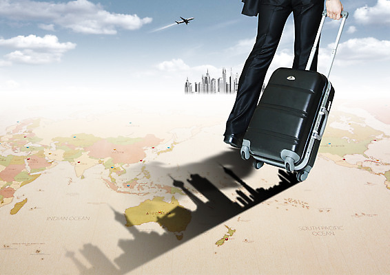 PSD 편집이미지 건축물 남자 세계지도 비행기 그림자 한명 정장 성인 걷기 캐리어 하반신 비즈니스맨 출장 해외출장 이미지편집 1 옷 건축 지도 비즈니스 항공교통 모션 대중교통 사람 세계 여행가방 직장인 파일형식