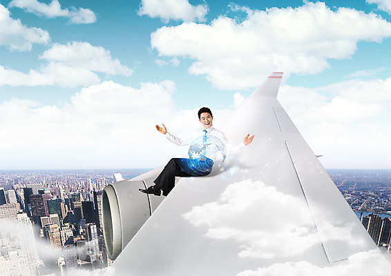 전신 PSD 구름 편집이미지 남자 40대 하늘 팔벌리기 한명 미소 앉기 정장 성인 옆모습 한국인 비행 도시 비즈니스맨 비행기날개 이미지편집 자연요소 1 옷 뷰포인트 중년 비즈니스 모션 비행기 표정 사람 동양인 직장인 파일형식