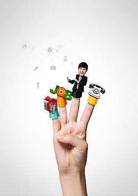 PSD 편집이미지 손 남자 지폐 한손 미소 정장 20대 성인 두명 신체부위 선물상자 한국인 업무 비즈니스맨 4 과녁판 유선전화기 손가락인형 이미지편집 옷 인형 돈 비즈니스 표정 선물 사람 동양인 청년 상자 숫자 작업 직장인 전화기 파일형식