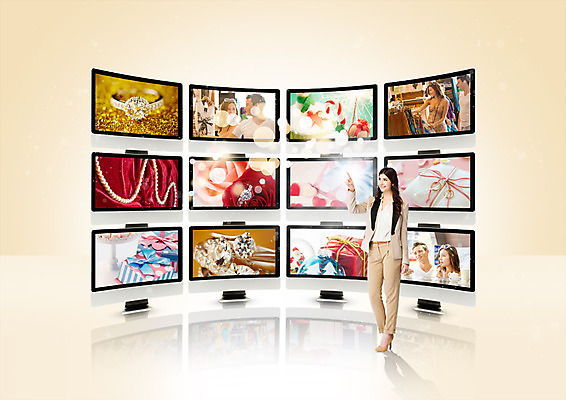 전신 PSD 백인 편집이미지 여자 한명 서기 20대 성인 앞모습 쇼핑 컴퓨터 모니터 가리킴 선택 여러대 이미지편집 서양인 1 뷰포인트 다수 컨셉 모션 사람 손짓 청년 전자제품 파일형식