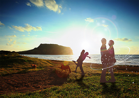 PSD 구름 편집이미지 커플 여자 남자 실루엣 바다 여행 포옹 하늘 초원 여러명 해변 일출 일몰 말_동물 이미지편집 자연요소 다수 포유류 관계 안기 촬영기법 사람 노을 파일형식