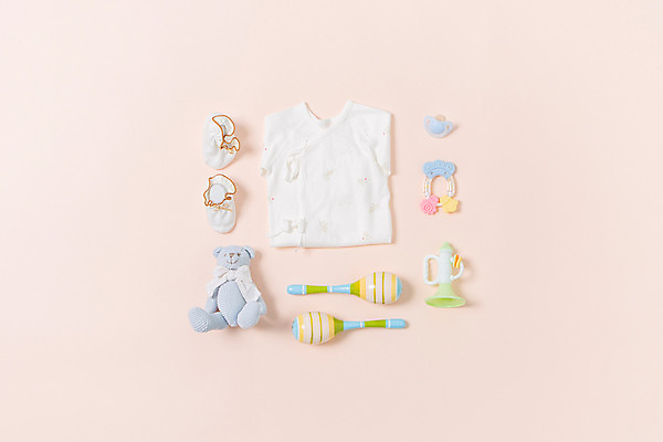 포토 JPG 스튜디오촬영 옷 패션 인형 백그라운드 사람없음 아기용품 오브젝트 딸랑이 배냇저고리 아기양말 플랫레이 국내포토 실내 플랫 파일형식