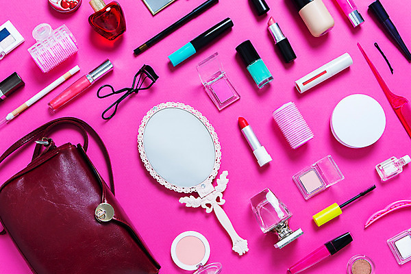 포토 JPG 스튜디오촬영 패션 백그라운드 가방 사람없음 화장품 립스틱 머리빗 머리핀 향수 오브젝트 마스카라 매니큐어 손거울 립글로스 헤어롤 아이섀도 플랫레이 국내포토 잡화 장신구 실내 뷰티 거울 미용용품 플랫 파일형식