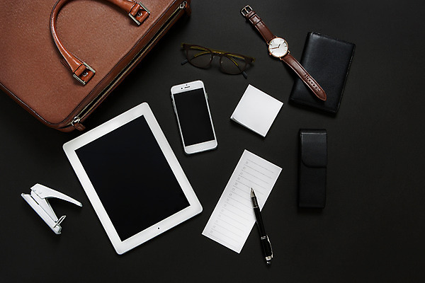 포토 JPG 스튜디오촬영 안경 백그라운드 서류가방 사람없음 스마트폰 태블릿 볼펜 메모지 손목시계 오브젝트 체크리스트 플랫레이 국내포토 펀칭기 잡화 시계 가방 장신구 실내 전자제품 핸드폰 스마트기기 펜 사무용품 플랫 파일형식