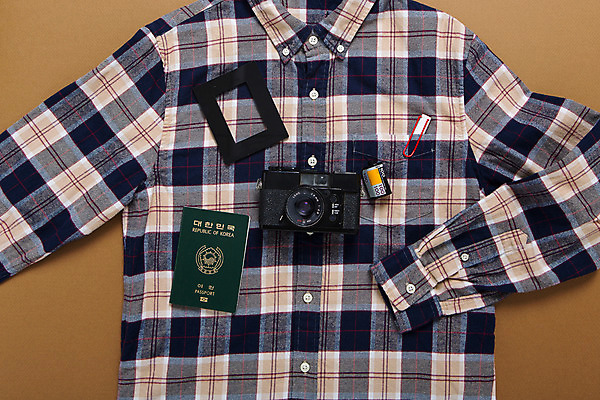 포토 JPG 스튜디오촬영 옷 패션 백그라운드 사람없음 카메라 사진사 필름 오브젝트 여권 체크셔츠 플랫레이 국내포토 셔츠 실내 전자제품 플랫 작가 파일형식